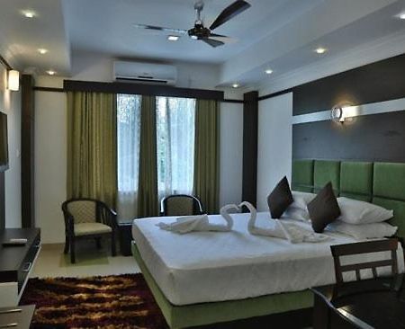 Continento The Classic Hotel Tirur Exterior photo