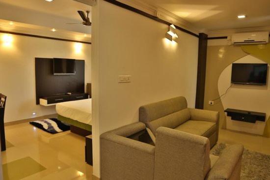Continento The Classic Hotel Tirur Exterior photo