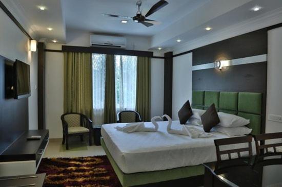 Continento The Classic Hotel Tirur Exterior photo